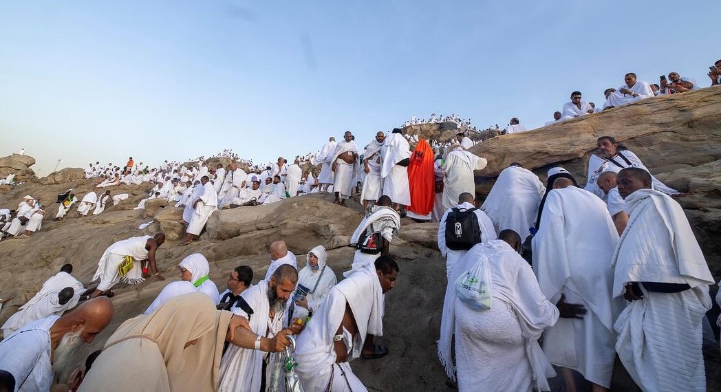 ضيوف الرحمن ينفرون من عرفات إلى مزدلفة