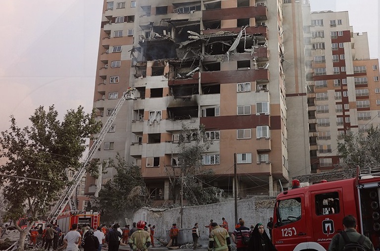 إيران تعلن مقتل قادة وعلماء نوويين بارزين في الهجوم الإسرائيلي مشاهد من الضربة الإسرائيلية على إيران