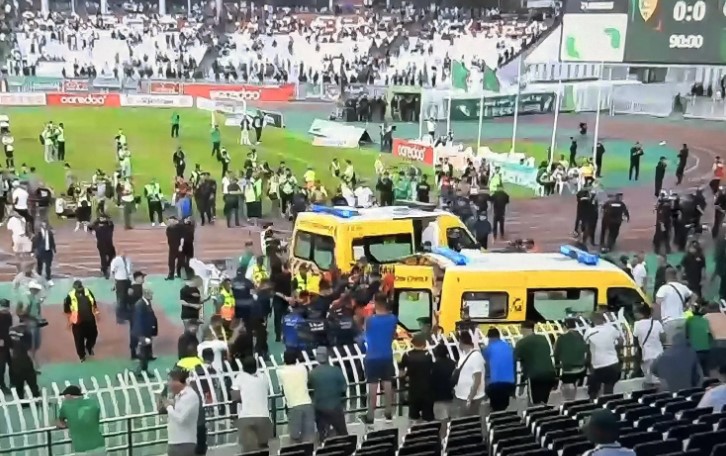 سقوط مشجعين في احتفالية مولودية الجزائر بلقب الدوري