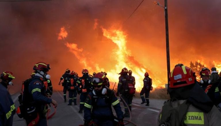 إجلاء سكان 16 قرية جراء حرائق في جزيرة خيوس اليونانية