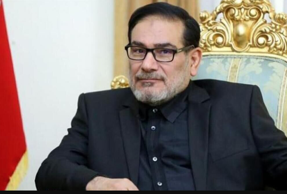 إعلام إيراني يؤكد مقتل علي خشماني مستشار خامنئي
