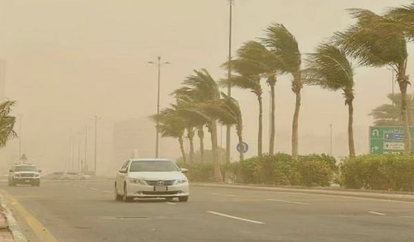 أتربة مثارة على الرياض