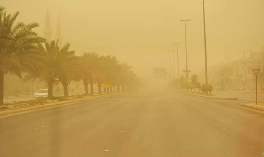 تستمر حتى 8 مساء.. أتربة مثارة على الليث والقنفذة وبحرة