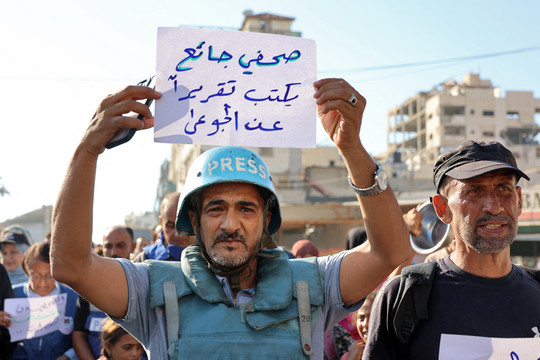 وكالات أنباء عالمية: صحفيونا في غزة يصارعون الجوع