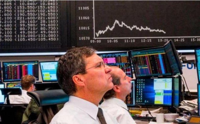 ضغوط تجارية تهبط بأسهم أوروبا.. تراجع البنوك والتعدين
