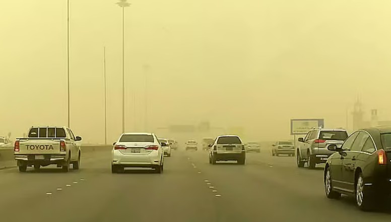 أمطار متوسطة وعوالق ترابية على الباحة