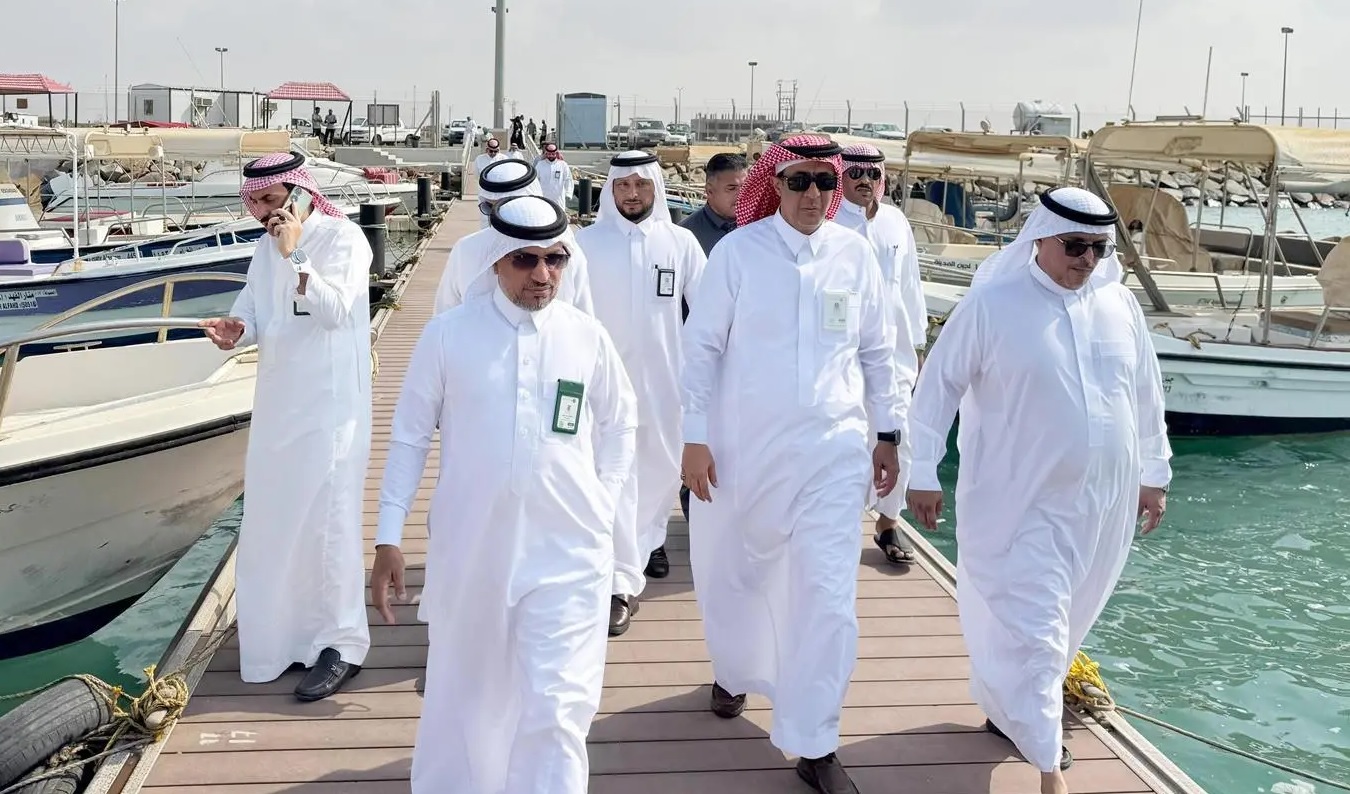 “البيئة والمياه والزراعة” تدعم صغار الصيادين في ينبع بـ 65 محركًا بحريًّا