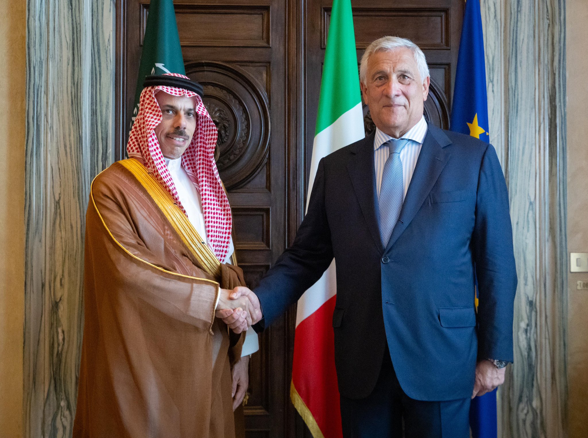 وزير الخارجية يلتقي نظيره الإيطالي في روما