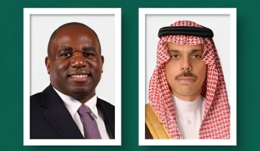 وزير الخارجية يبحث مع نظيره البريطاني تطورات الأوضاع في غزة