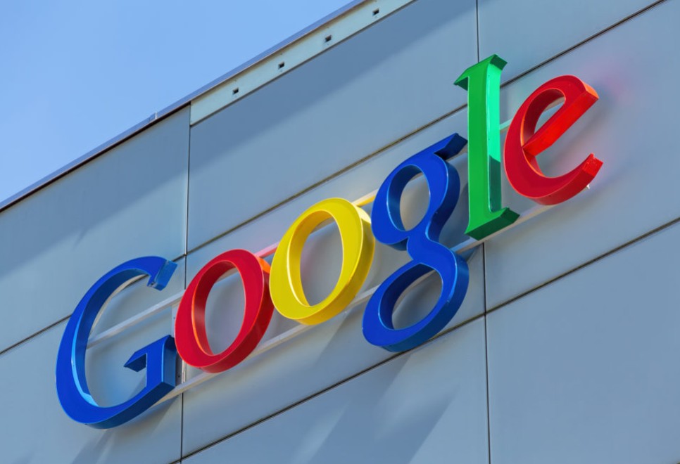 «جوجل» تعلن الحرب على «اختطاف زر الرجوع»