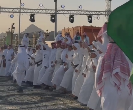 الأثب ببللحمر يحتفي باليوم الوطني الـ95 بمسيرة وطنية وفلكلور شعبي