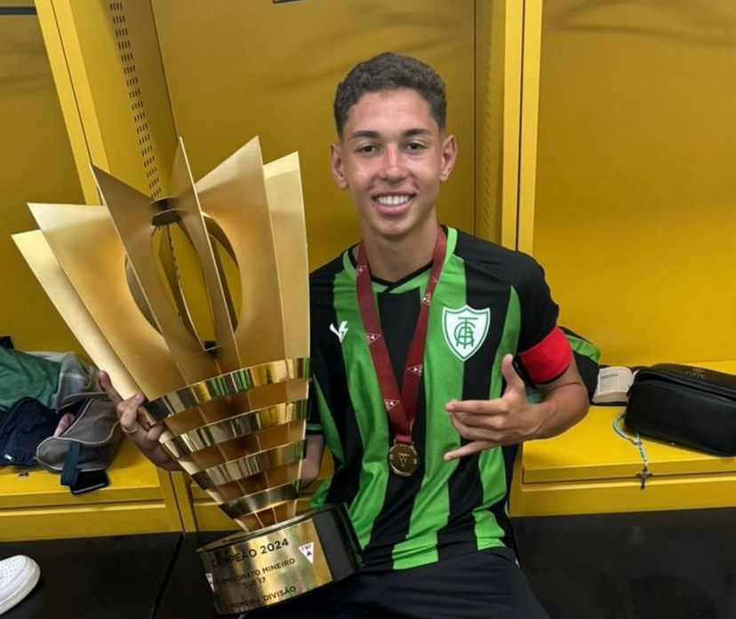 لاعب برازيلي يعلن انتقاله للأهلي