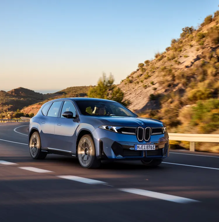 BMW تكشف عن سيارتها الكهربائية.. قدرات حوسبة متقدمة