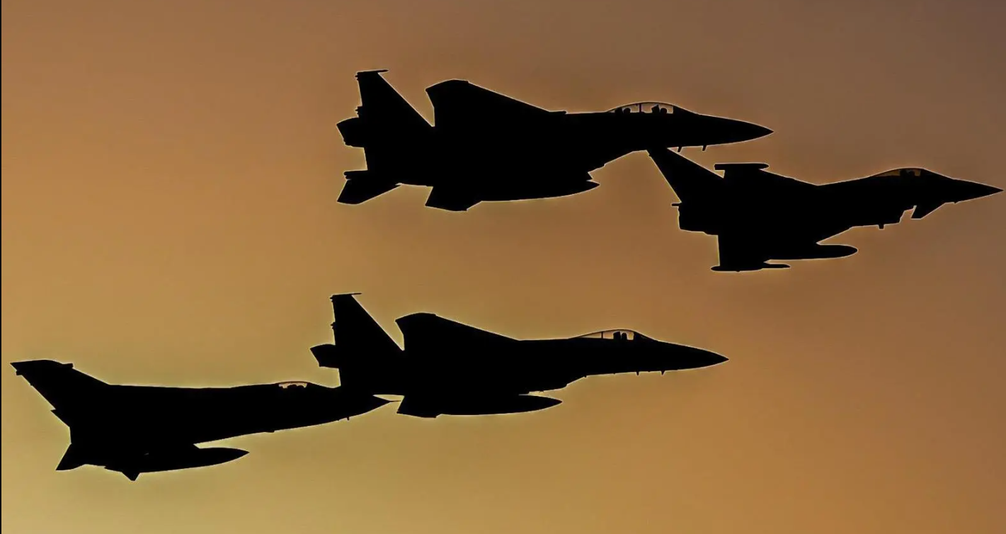 سماء جدة تشهد عروضا جوية للمقاتلات السعودية احتفاء باليوم الوطني