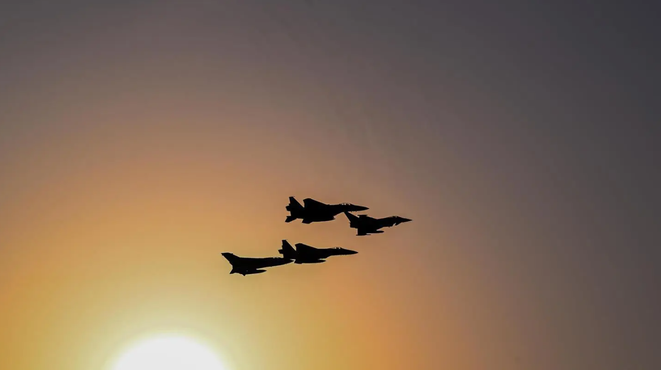 سماء جدة تشهد عروضا جوية للمقاتلات السعودية احتفاء باليوم الوطني