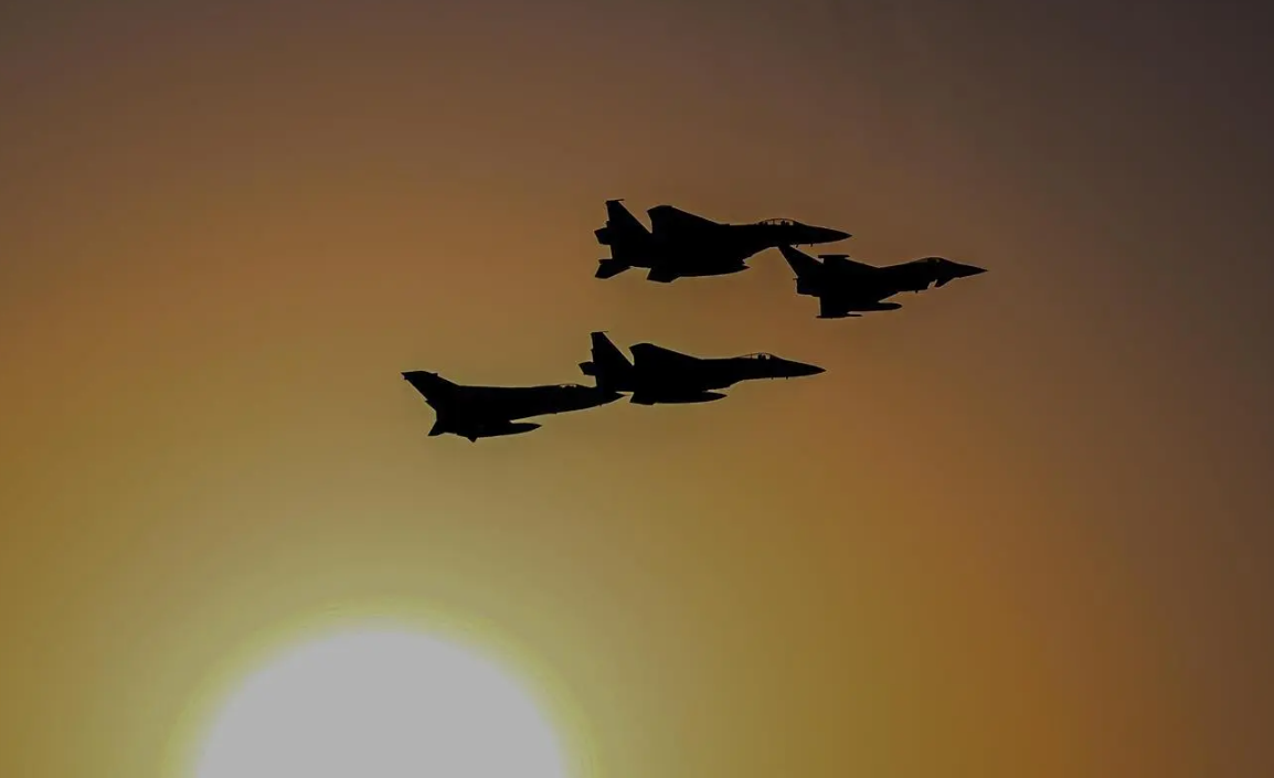 سماء جدة تشهد عروضا جوية للمقاتلات السعودية احتفاء باليوم الوطني