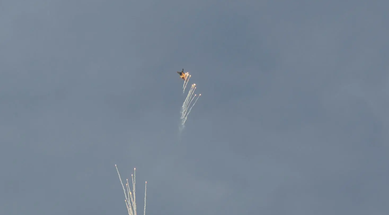 سماء جدة تشهد عروضا جوية للمقاتلات السعودية احتفاء باليوم الوطني