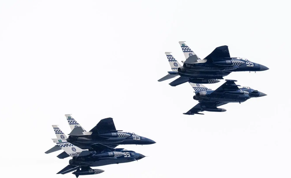 سماء جدة تشهد عروضا جوية للمقاتلات السعودية احتفاء باليوم الوطني