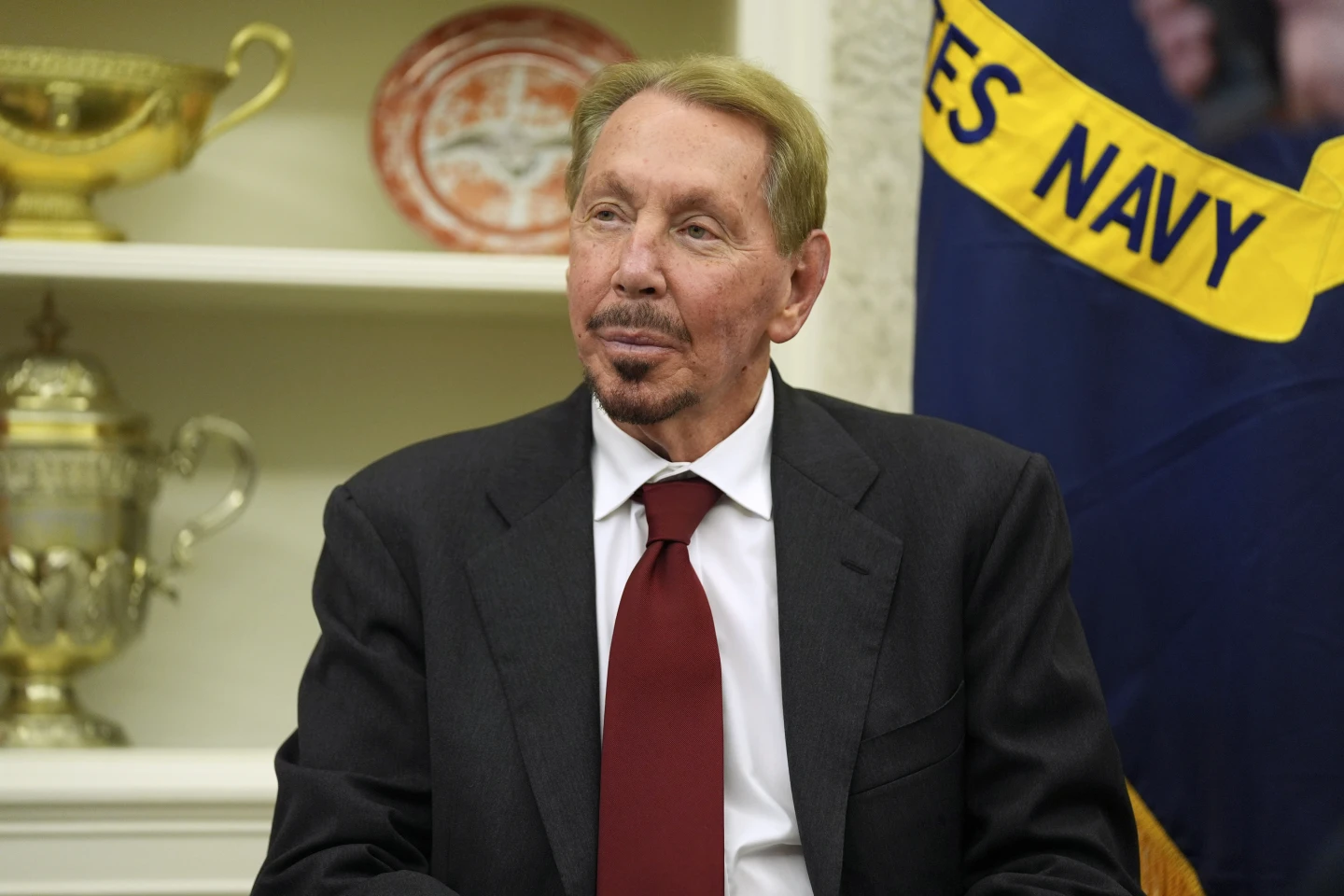 كيف فقد إيلون ماسك عرش الأغنى في العالم لصالح لاري إليسون؟