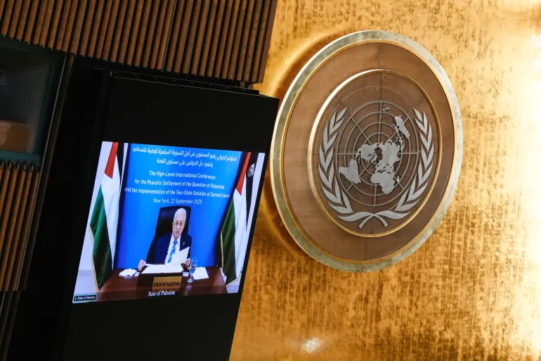 محمود عباس: نريد دولة فلسطينية غير مسلحة وعلى حماس تسليم سلاحها