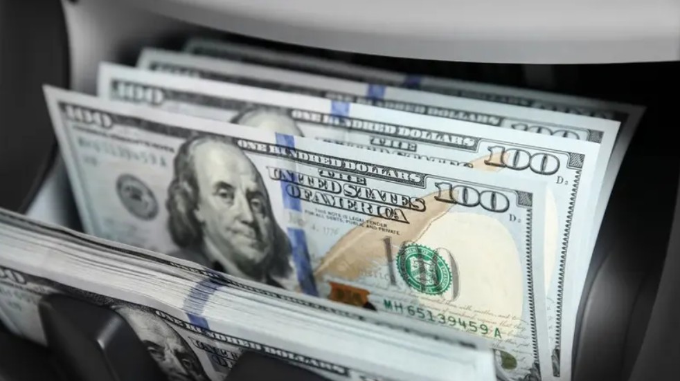 استقرار الدولار قبيل صدور تقارير التضخم الأمريكية