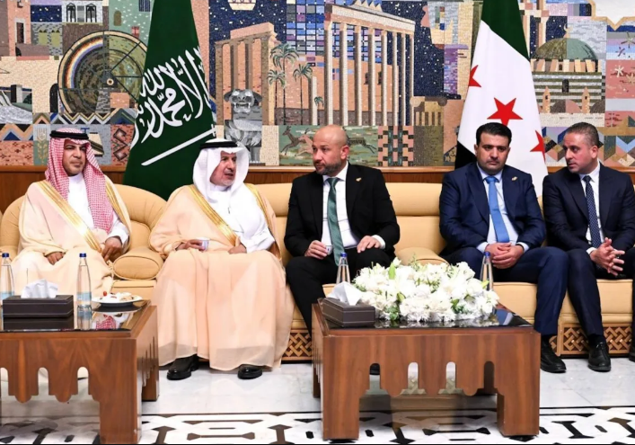 الربيعة يدشن برامج إنسانية ويعلن جسرا بريا لإغاثة سوريا