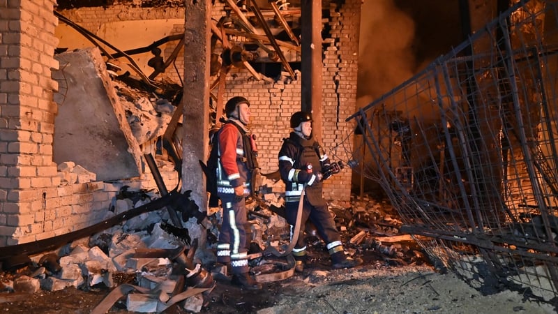 زيلينسكي: روسيا تهدف لزرع “الفوضى” باستهداف منشآت الطاقة والسكك الحديدية