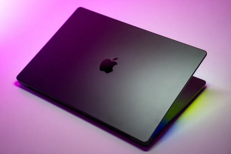 تحديثات MacBook Pro القادمة تشمل شاشات OLED ولمس مع سعر أعلى