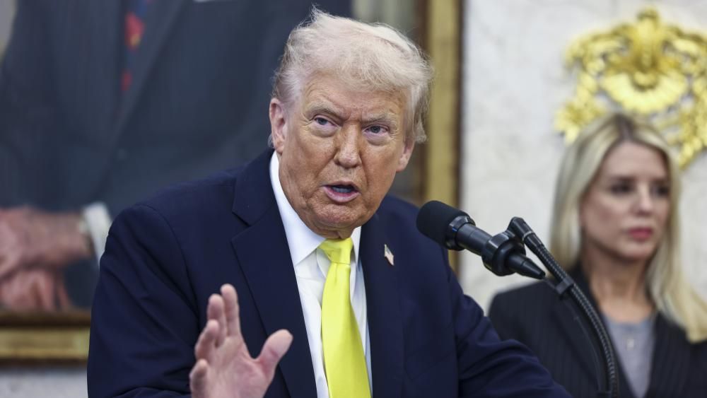 ترمب يعترف بمنح الإذن بعمليات سرية لـ CIA في فنزويلا