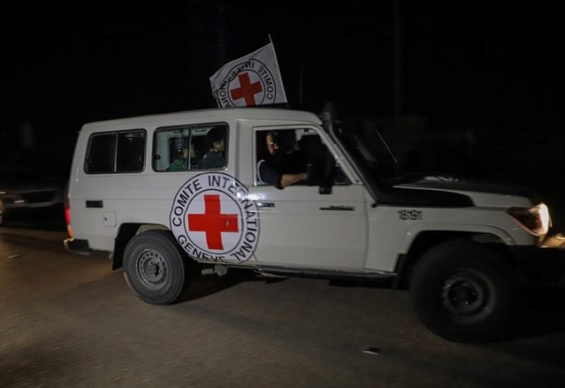 إسرائيل تتسلم رفات رهينتين إضافيتين في غزة عبر الصليب الأحمر
