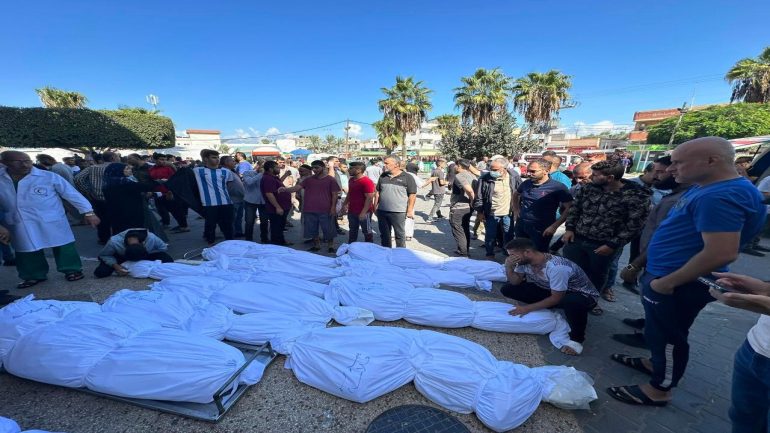 دفن عشرات الشهداء المجهولين في غزة وسط دعوات لتحقيق دولي