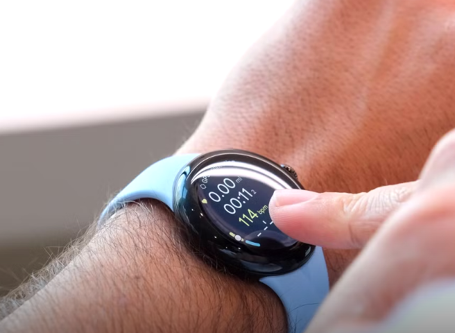 تحديث “Wear OS 6” يمنح ساعات Pixel Watch 2 و3 ميزات وتصميماً جديداً