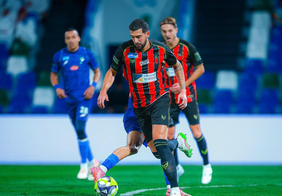 لوك أويل الروسية تعلن اعتزامها بيع أصولها الدولية بعد العقوبات الغربية