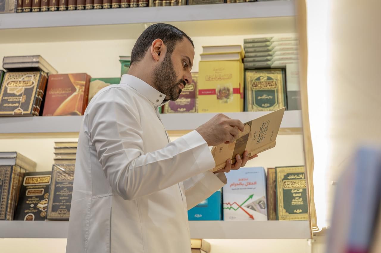 تفاعل شبابي واسع مع فعاليات معرض كتاب الرياض 2025