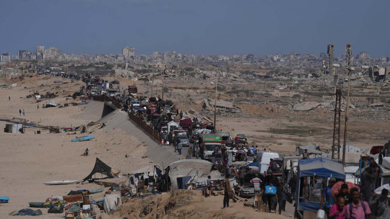 مئات الآلاف من الفلسطينيين يواصلون العودة لمناطقهم بمدينة غزة