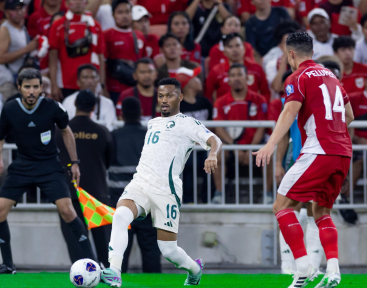 الأخضر يفوز على إندونيسيا بثلاثية ويضع قدما في مونديال 2026 السعودية وإندونيسيا