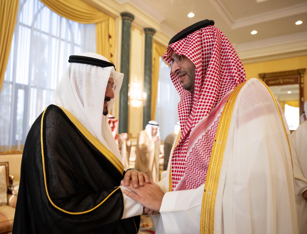 الأمير تركي بن محمد بن فهد ينقل تعازي القيادة في وفاة الشيخ علي عبدالله الأحمد الجابر الصباح الأمير تركي بن محمد بن فهد ينقل تعازي القيادة في وفاة الشيخ علي عبدالله الأحمد الجابر الصباح