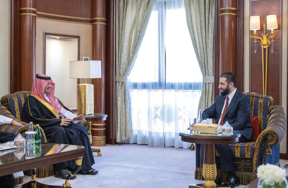 بتوجيه من ولي العهد.. وزير الداخلية والرئيس السوري يبحثان تعزيز التعاون