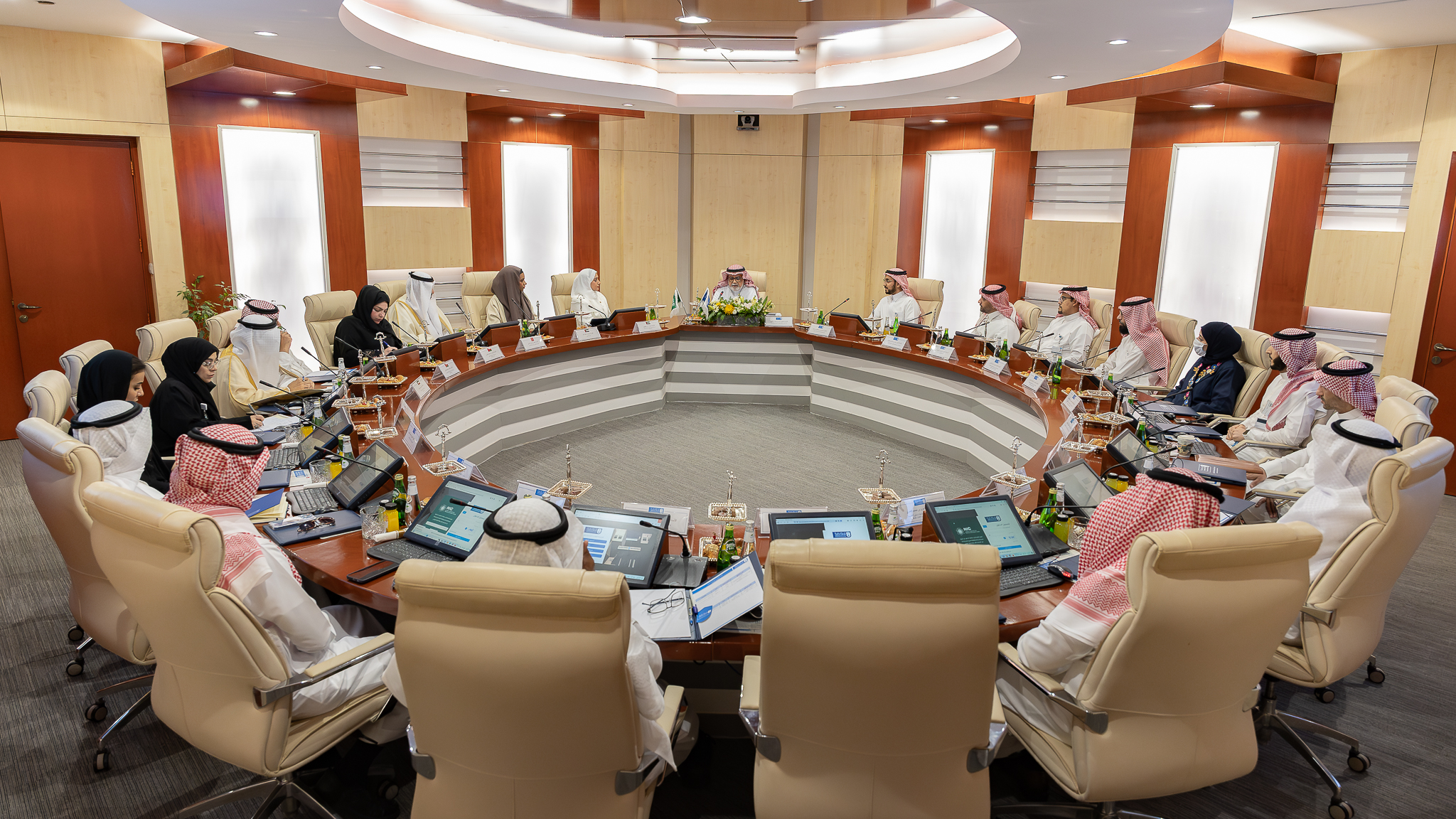 جامعة الملك سعود تبحث مع الملحقيات الخليجية فرص الابتعاث والمنح