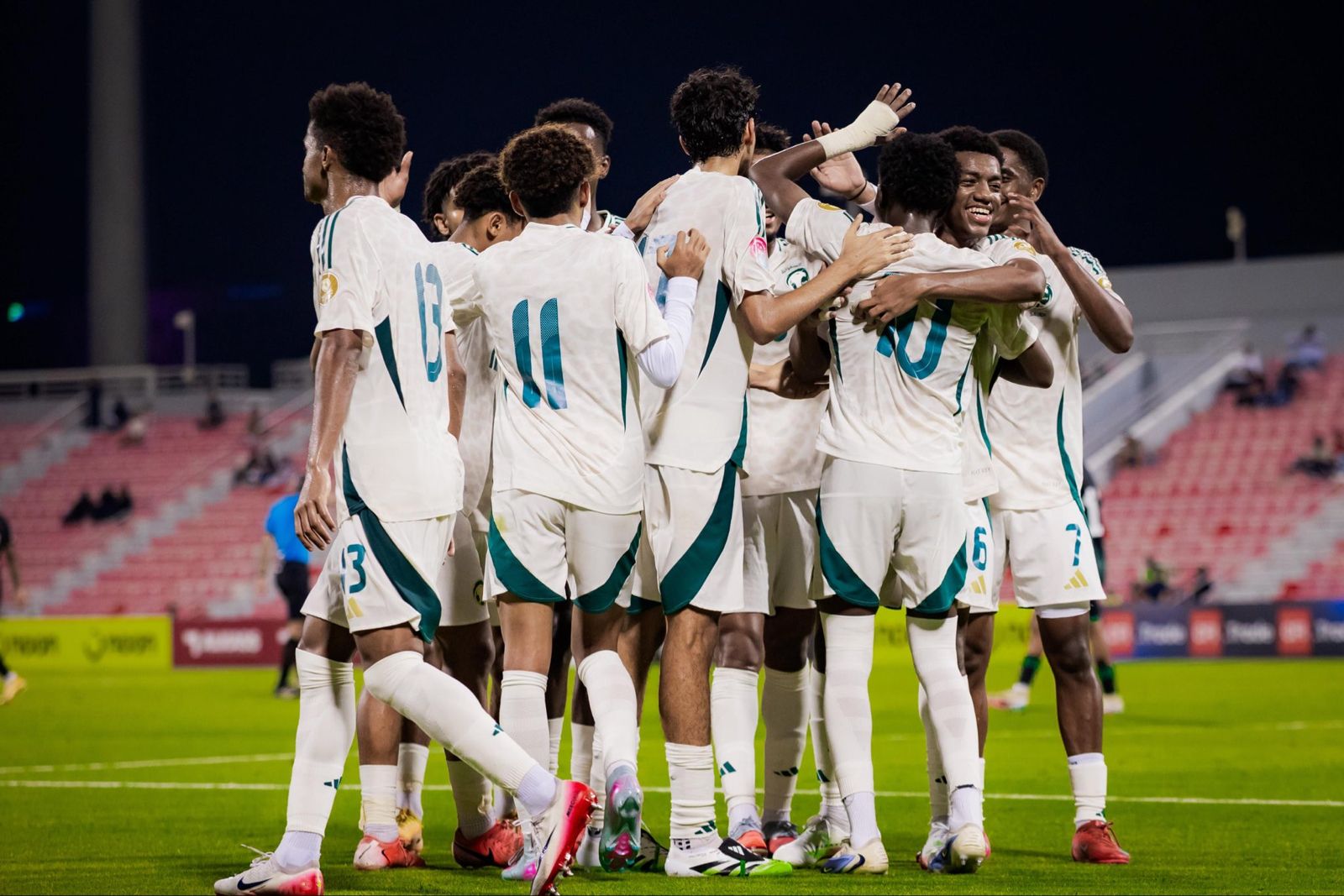 أخضر الناشئين يتوج بلقب كأس الخليج على حساب الإمارات أخضر الناشئين يتوج بلقب كأس الخليج