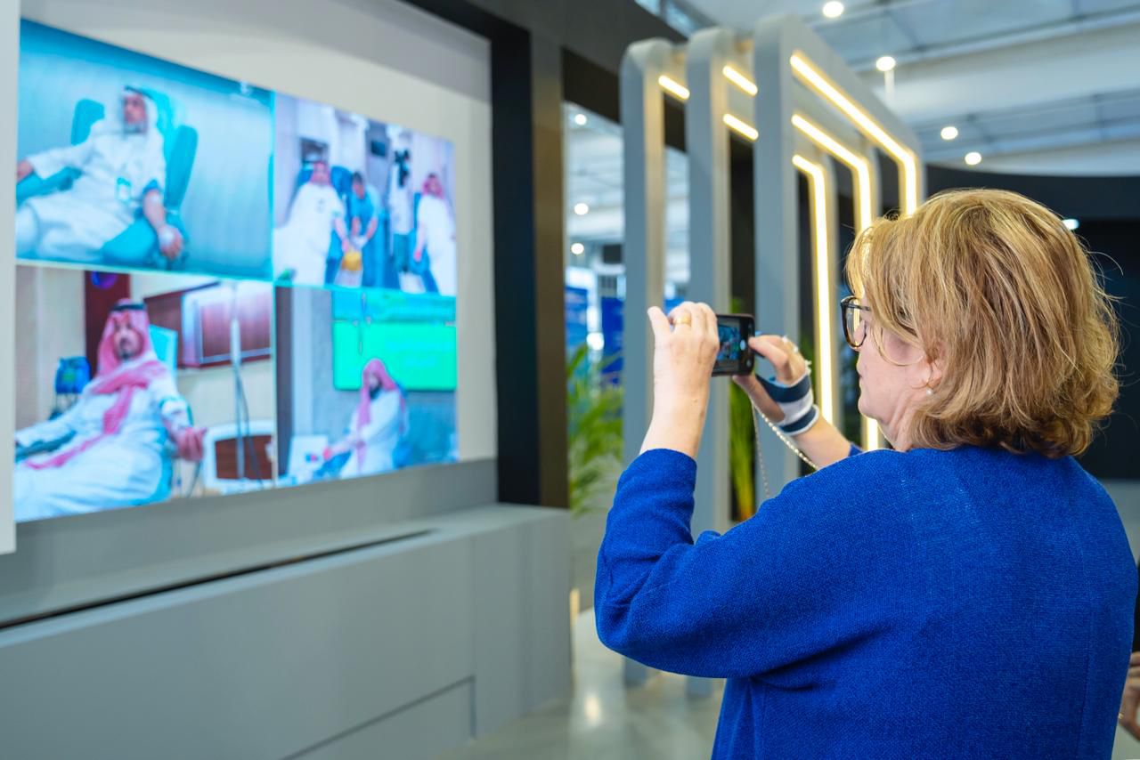 لتعزيز الوعي.. وزارة الإعلام تبتكر جسرا تفاعليا في ملتقى الصحة بالرياض لتعزيز الوعي.. وزارة الإعلام تبتكر جسرا تفاعليا في ملتقى الصحة بالرياض