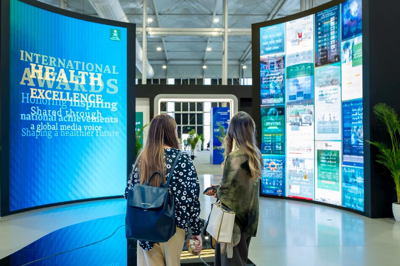 لتعزيز الوعي.. وزارة الإعلام تبتكر جسرا تفاعليا في ملتقى الصحة بالرياض لتعزيز الوعي.. وزارة الإعلام تبتكر جسرا تفاعليا في ملتقى الصحة بالرياض