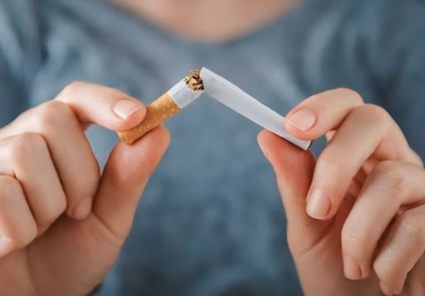 الإقلاع عن التدخين في منتصف العمر يقي من الخرف