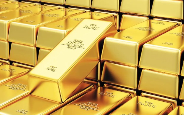 الذهب يقفز فوق 4300 دولار مدفوعاً بالأزمة الصينية الأمريكية
