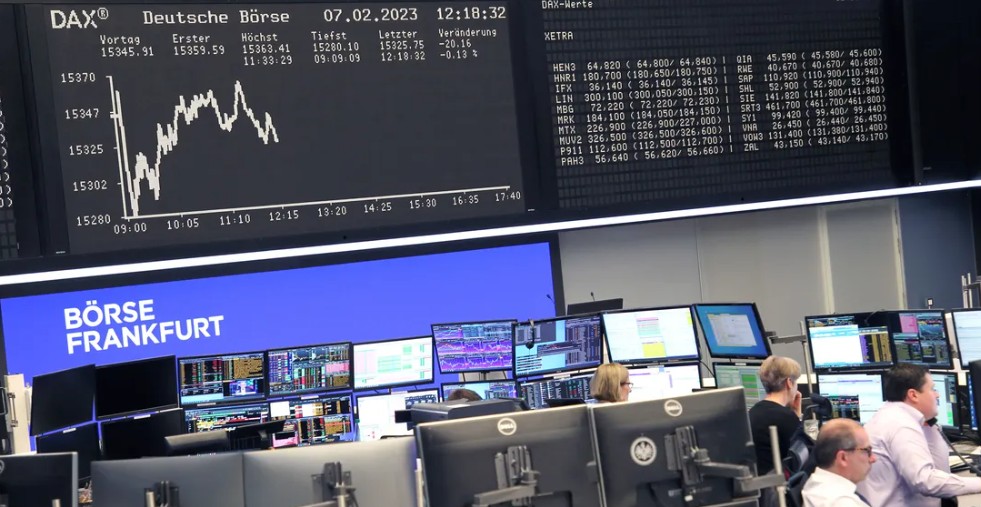 غموض الفائدة يهز الأسواق الأوروبية وسط تراجع ثقة المستثمرين