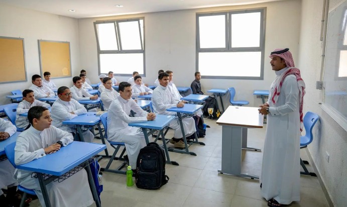 توسع كبير في الخدمات بالسعودية خلال 2024.. 31 ألف مدرسة و78 ألف مسجد و2163 فندقًا