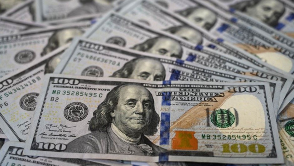 تراجع الدولار عقب تهديد ترمب بفرض رسوم جديدة على الصين