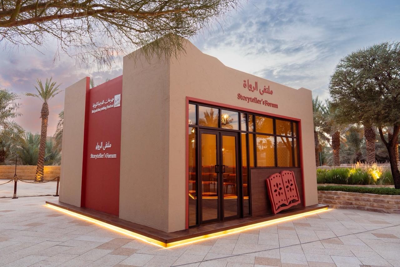 انهيار أرضي يطمر حافلة ركاب في فيتنام