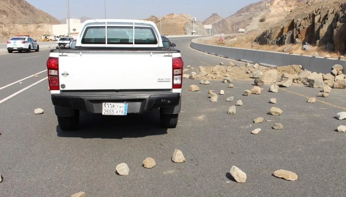 الأرصاد تنبه: أمطار غزيرة وسيول وصواعق رعدية تضرب رابغ