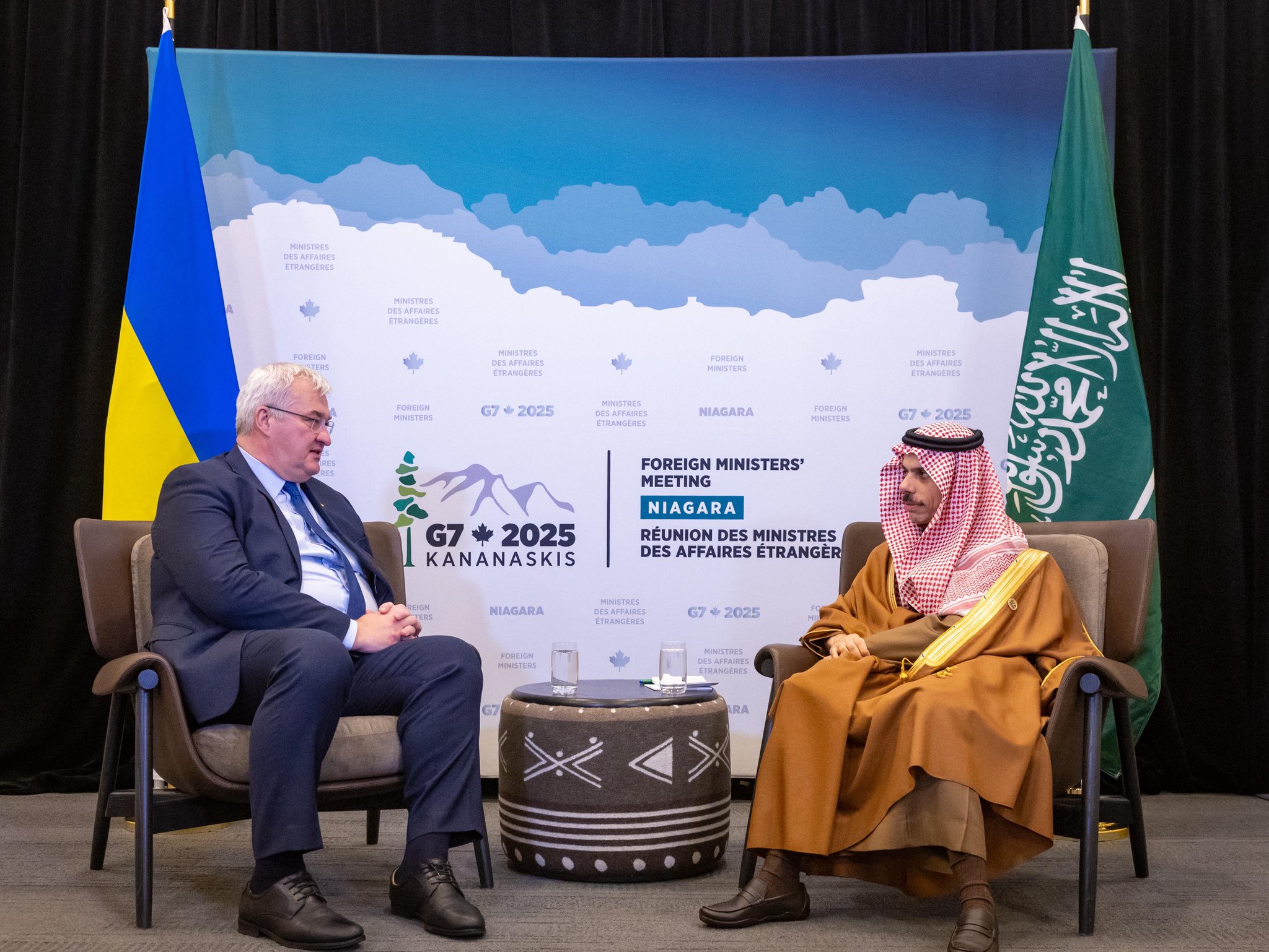 وزير الخارجية يبحث مع نظيره الأوكراني المستجدات الدولية على هامش قمة (G7)